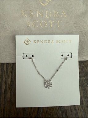 NWT Kendra Scott Silver Mylah Short Pendant Necklace